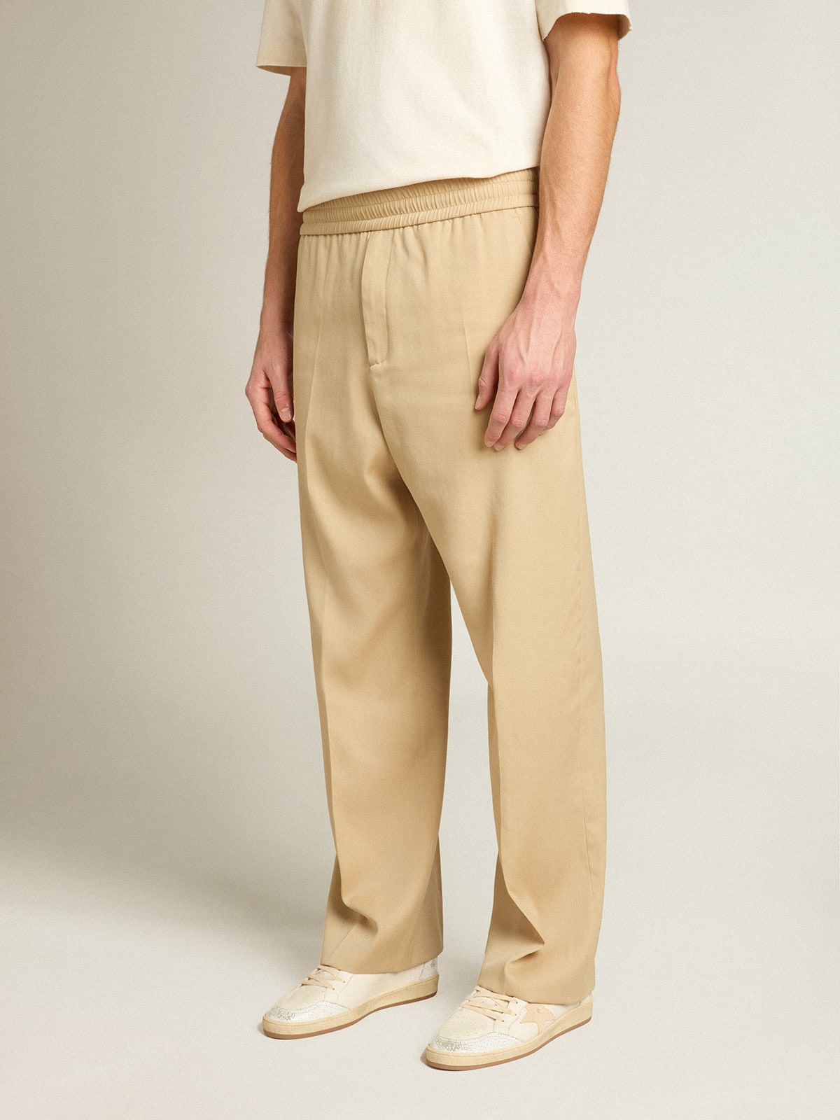 Men's sand-colored joggers with pocket on the back